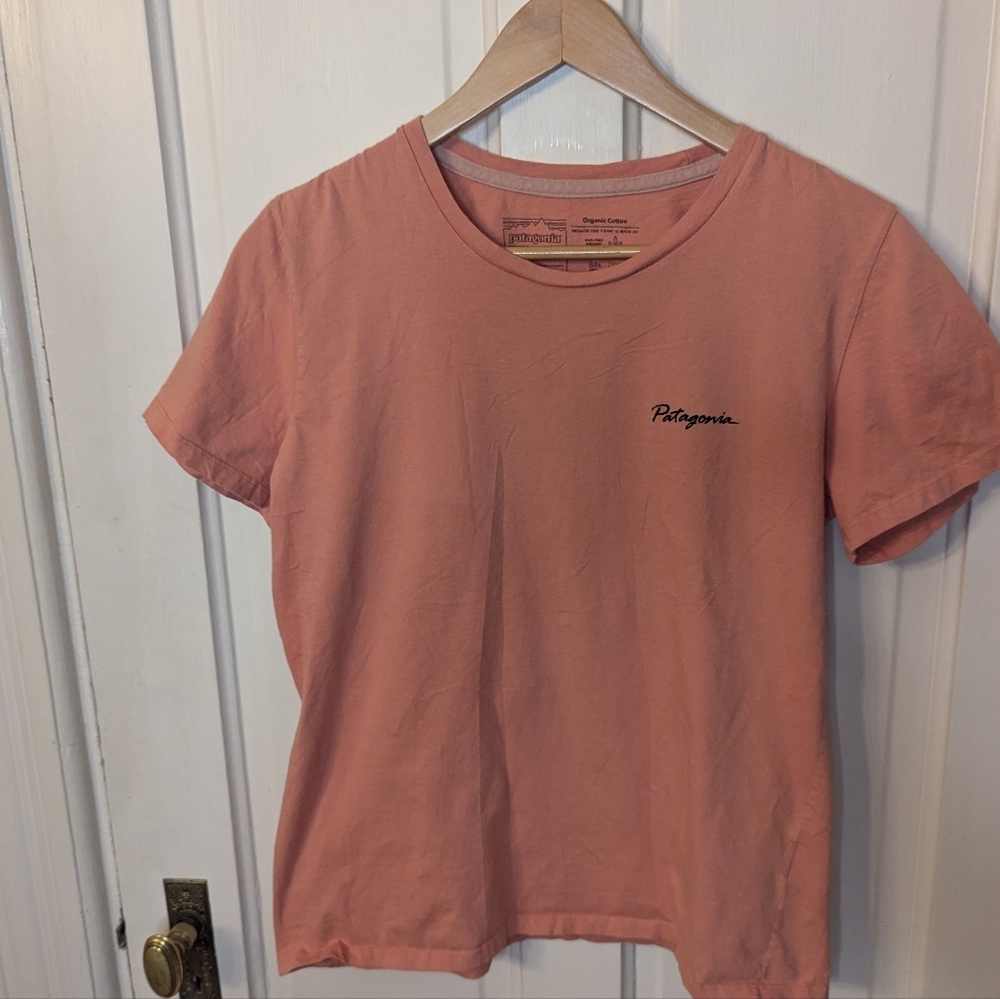 PATAGONIA salmon pink graphic short sleeve t-shirt SIZE medium